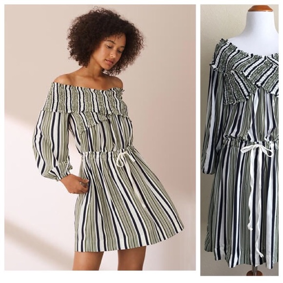 Lou & Grey Dresses & Skirts - LOU &GRAY Crisscross smocked Dress